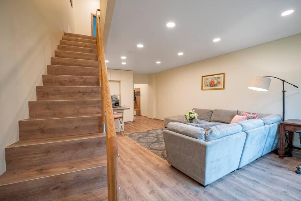 Homely Kreves Apartment By Polo Apartments Каунас Екстер'єр фото