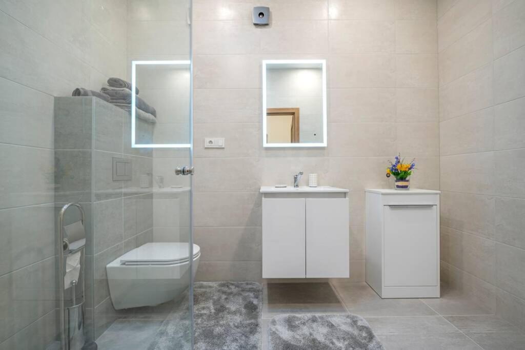 Homely Kreves Apartment By Polo Apartments Каунас Екстер'єр фото