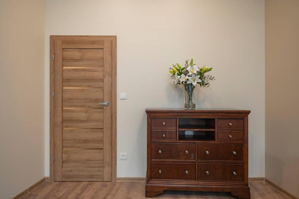 Homely Kreves Apartment By Polo Apartments Каунас Екстер'єр фото